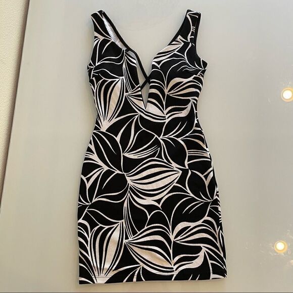 Abstract Leaf Bodycon Mini Dress - Picture 1 of 10